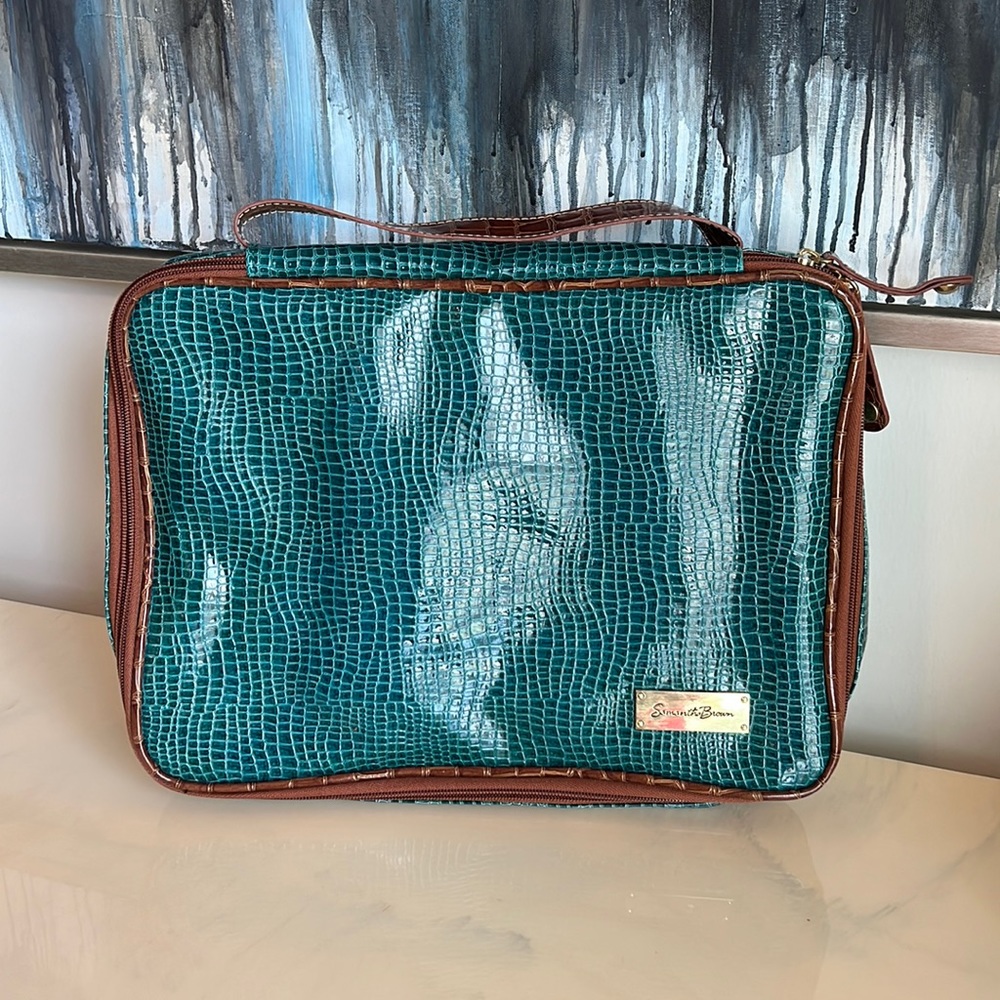 NWOT Samantha Brown luxury travel set
